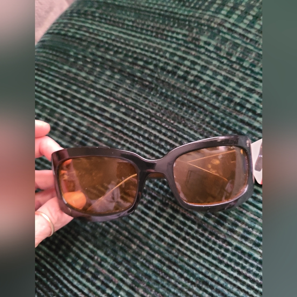Sunglasses new with tag-unisex